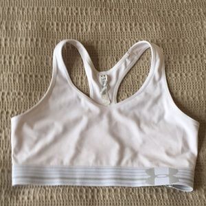 Under Armour Sports Bra, Large